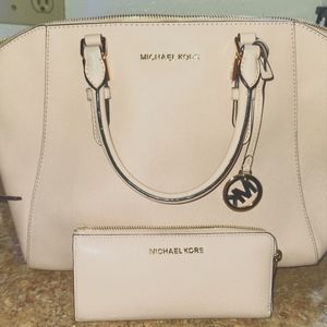 Michael Kors Large Saffiano Leather Satchel Ciara Bag with matching wallet
